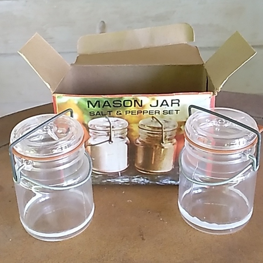 Vintage Mason jar salt pepper set in original box